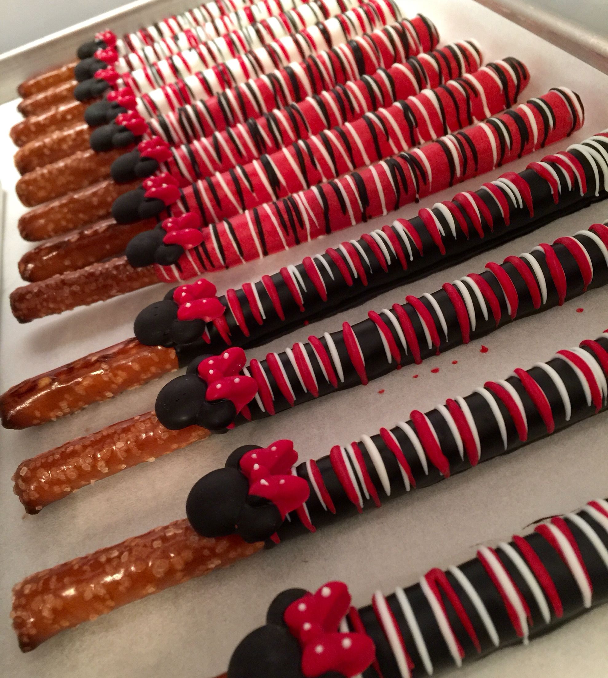 Minnie Chocolate-Covered Pretzels